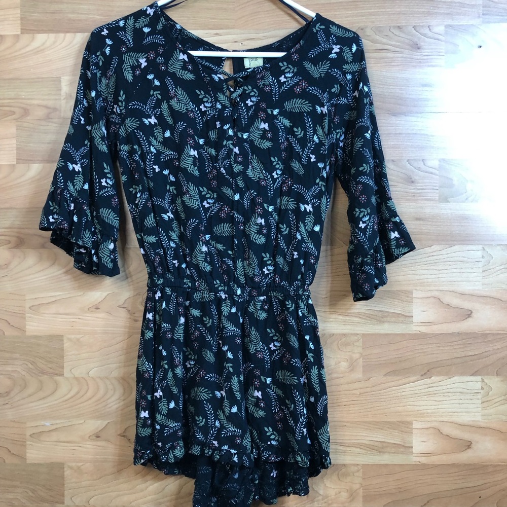 True Craft XS Romper with Bell sleeves and ruffles & Leaf & Floral Print